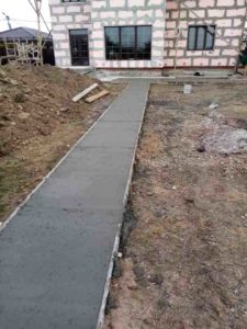 Дорожка бетонная к дому